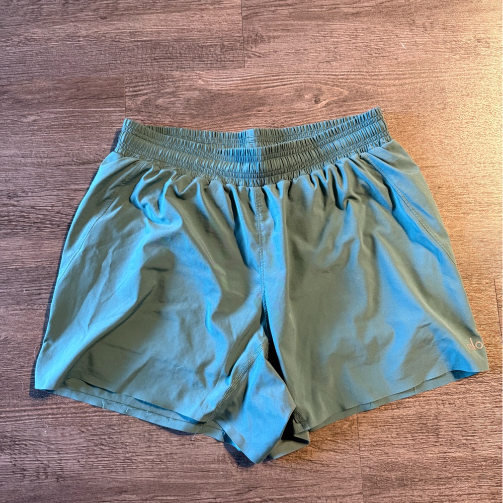 ALO Yoga Men’s 5” Adapt Running Short in Dark Green